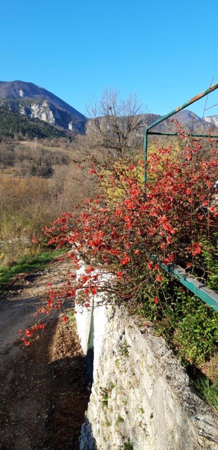 Gites Les Costoliers Châteauneuf-Miravail Екстериор снимка