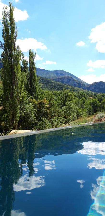 Gites Les Costoliers Châteauneuf-Miravail Екстериор снимка