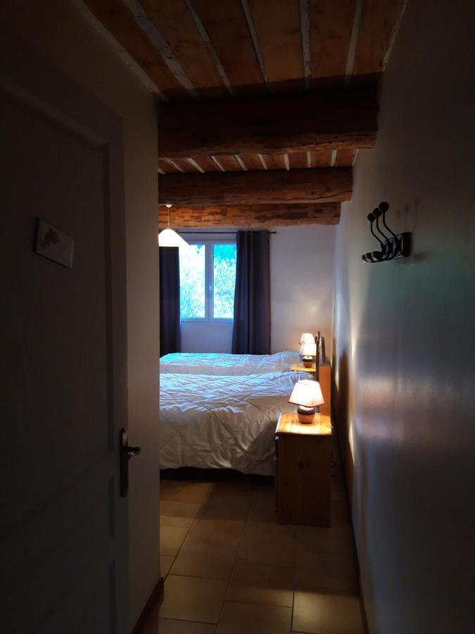 Gites Les Costoliers Châteauneuf-Miravail Екстериор снимка