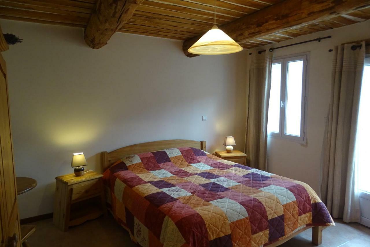 Gites Les Costoliers Châteauneuf-Miravail Екстериор снимка