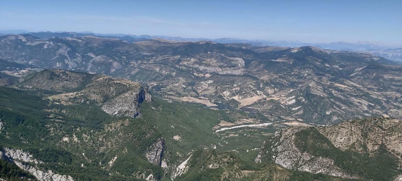 Gites Les Costoliers Châteauneuf-Miravail Екстериор снимка